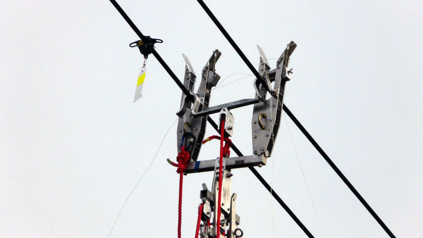 Aj na Slovensku sa budú vysokonapäťové elektrické vedenia ligotať